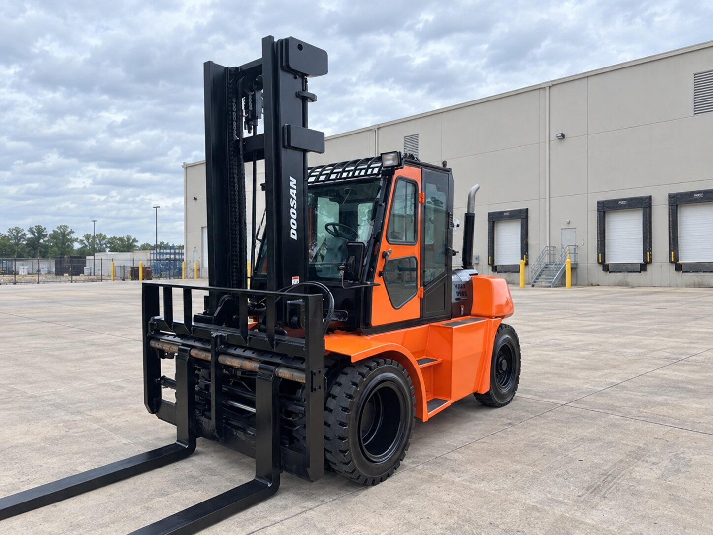 Doosan D90S-5 — equipment photo 2 of 9